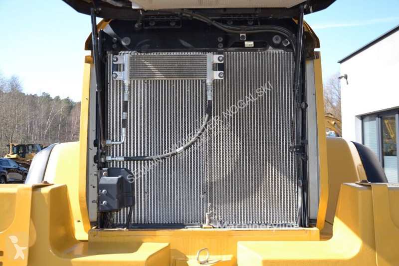 Shovel Caterpillar 938 M