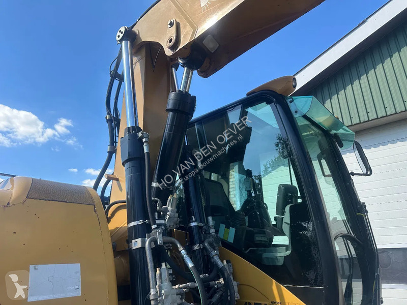 Excavator Caterpillar D