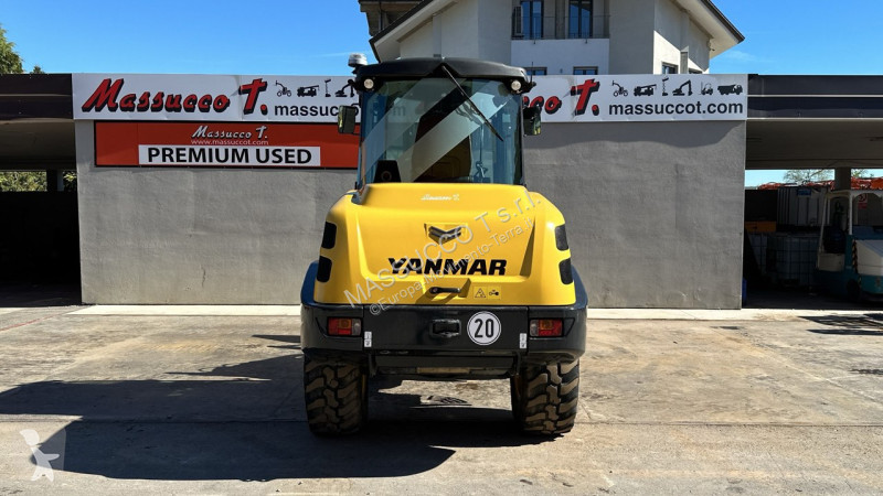 Pá carregadora Yanmar V100