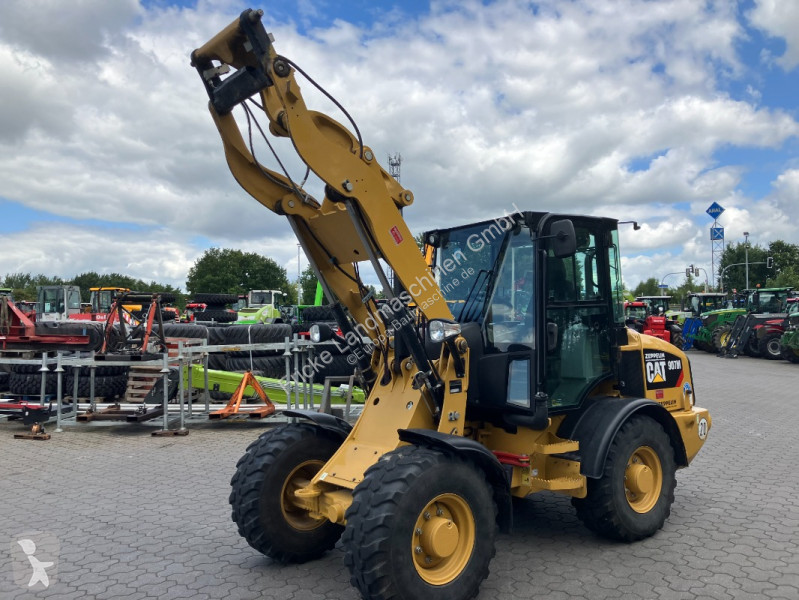 Nakladač Caterpillar  907