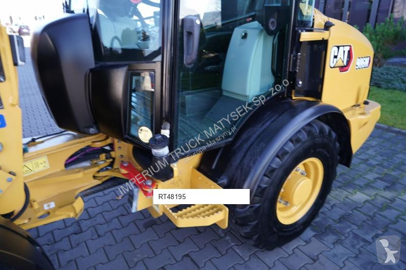 Nakladač Caterpillar 906M