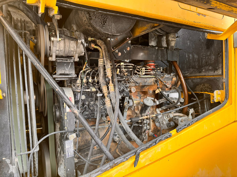 Nakladač Komatsu 3