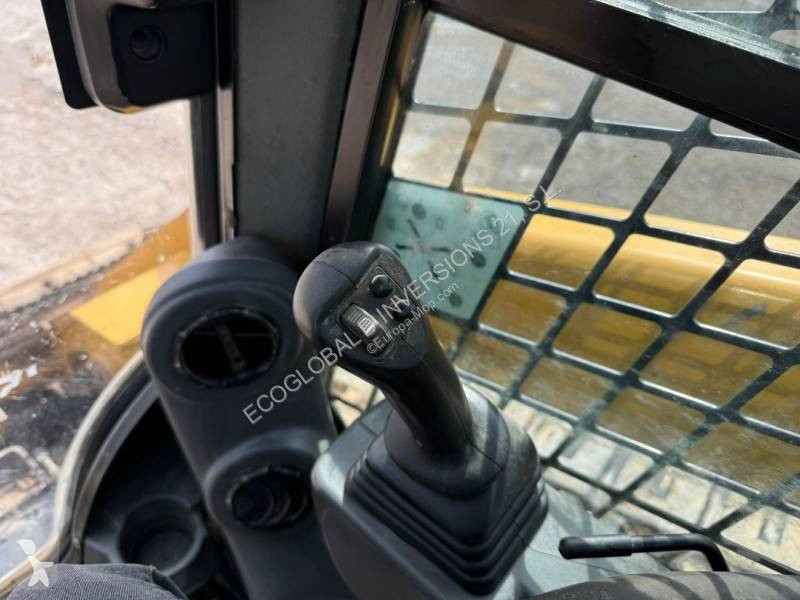 Nakladač Caterpillar 3 XE