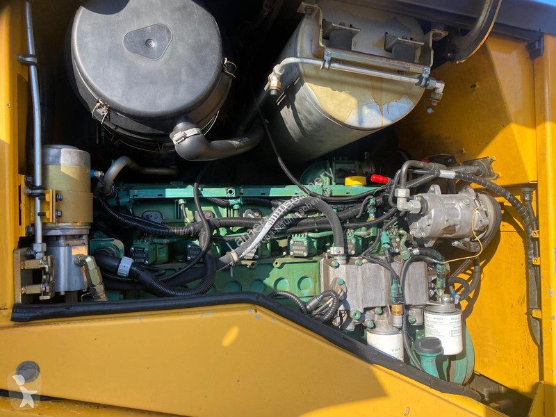 Nakladač Volvo L110