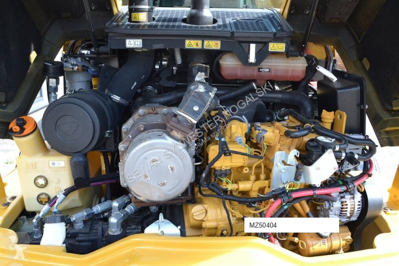 Nakladač Caterpillar 908 M