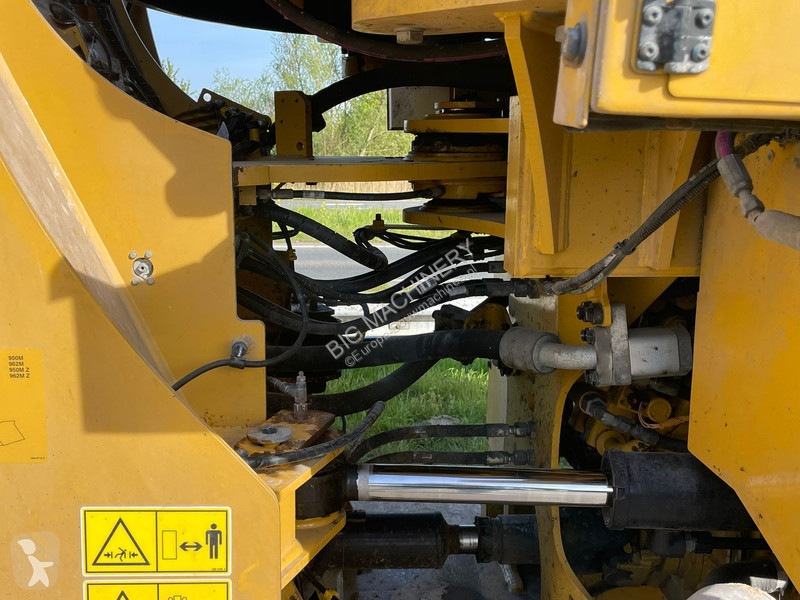 Nakladač Caterpillar 962M