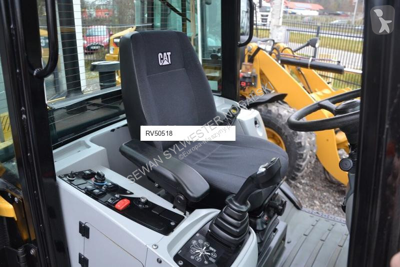 Nakladač Caterpillar 906 M
