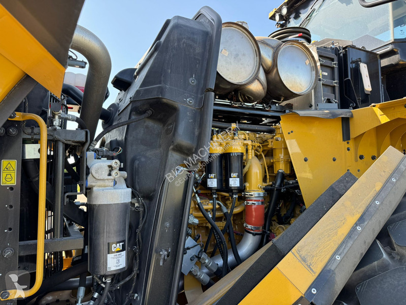Nakladač Caterpillar 980
