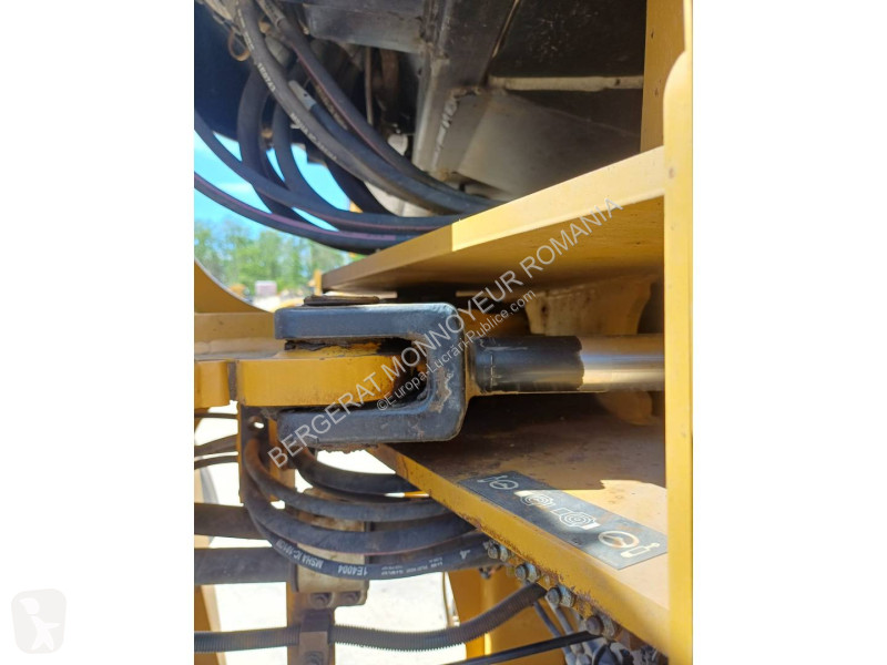 Nakladač Caterpillar 918M