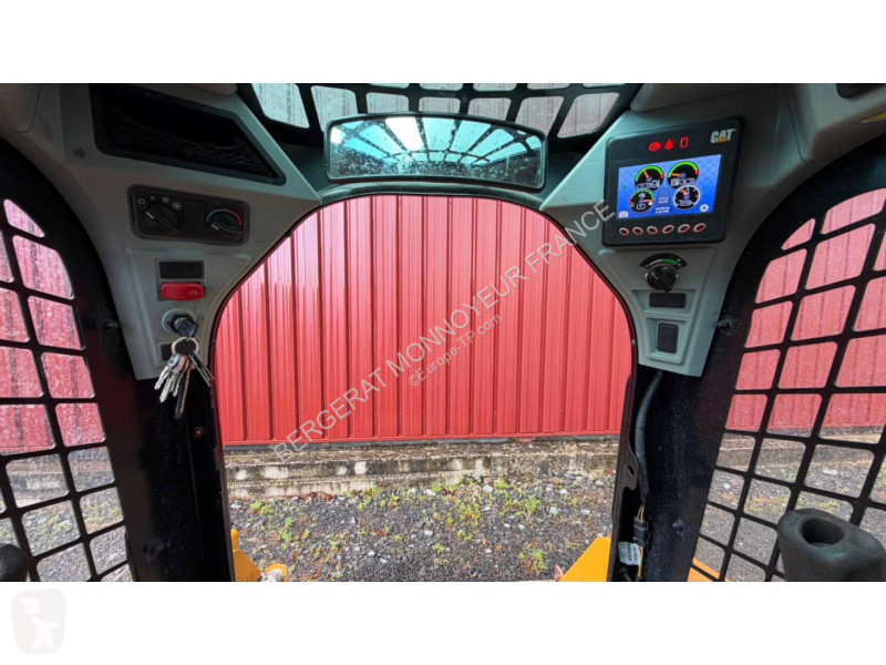 Chargeuse Caterpillar 236D3