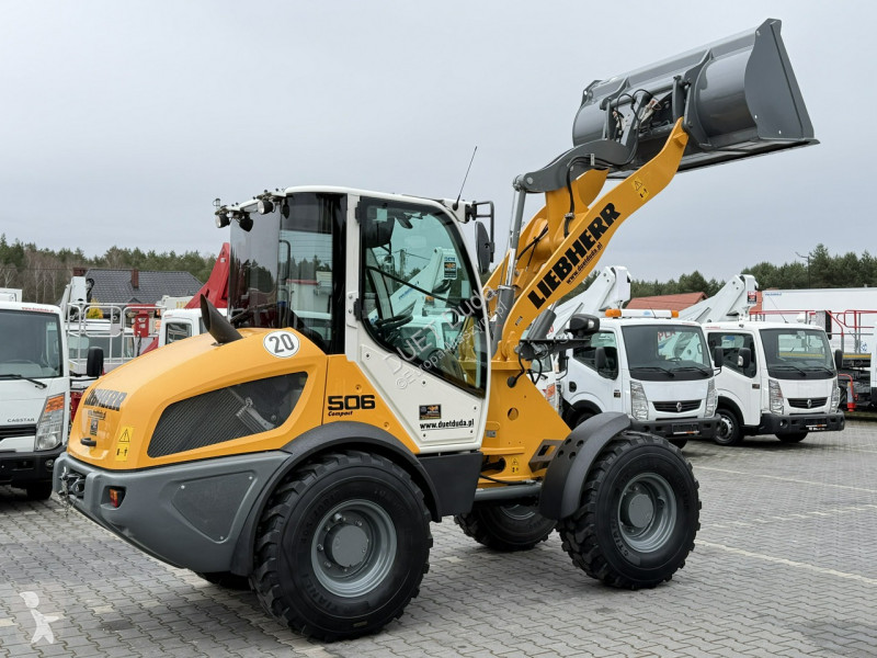 Nakladač Liebherr Compact Łyżka + Widły Super...