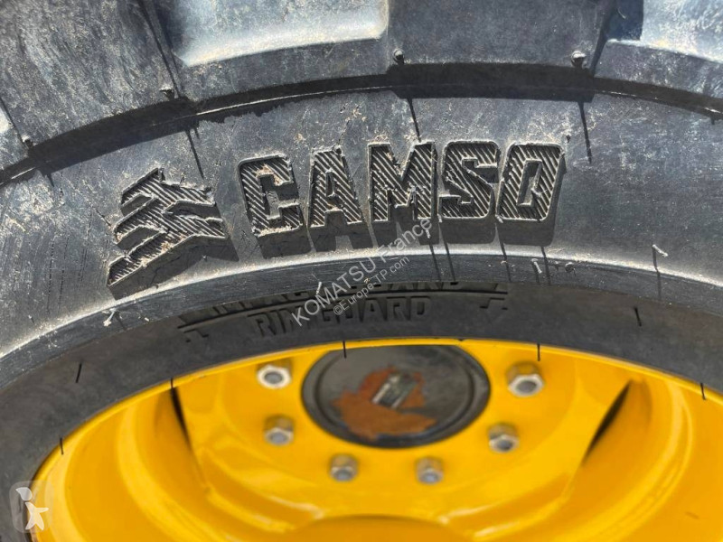 Nakladač Komatsu SK820-8E0