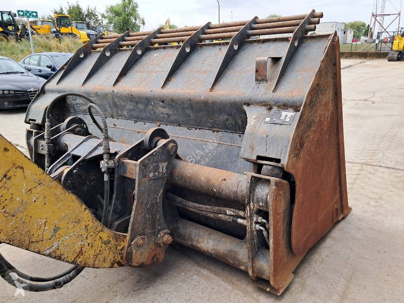 مُحمّلة Komatsu 8 High Lift