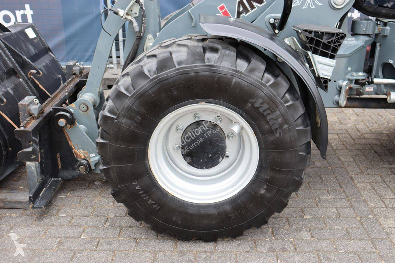 Nakladač Giant G5000 X-TRA