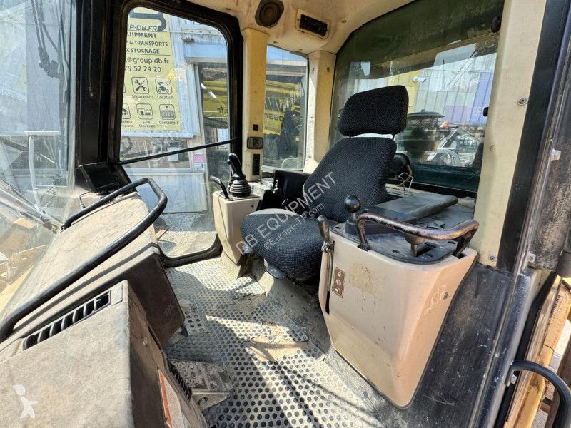 Nakladač Caterpillar Chargeuse sur chenilles Traxx