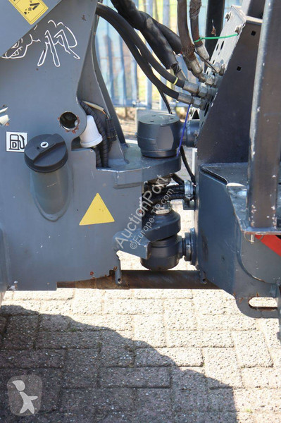 Nakladač Giant V452T