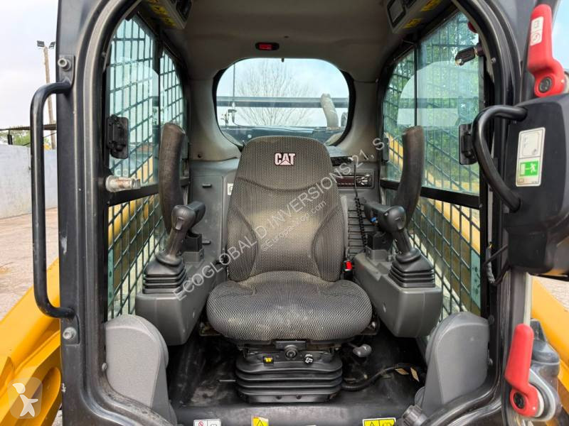 Фронтальный погрузчик Caterpillar 3