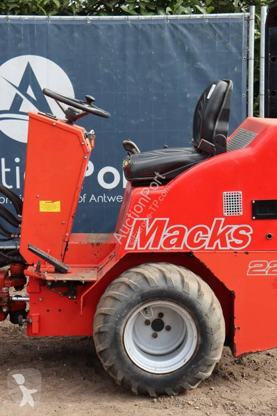 Chargeuse Macks 227