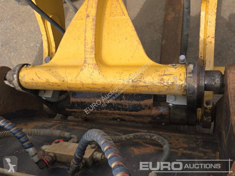 Навантажувач Caterpillar 908M
