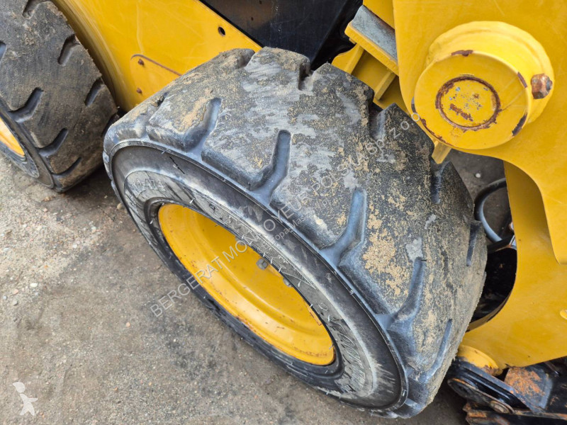 Навантажувач Caterpillar 232D