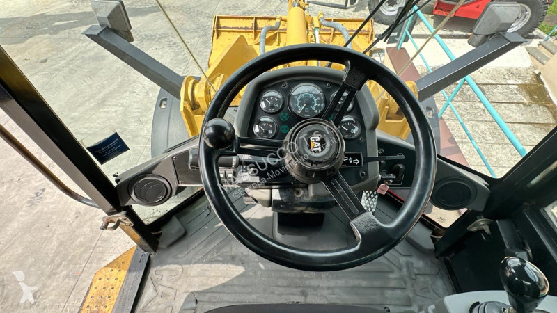 Навантажувач Caterpillar