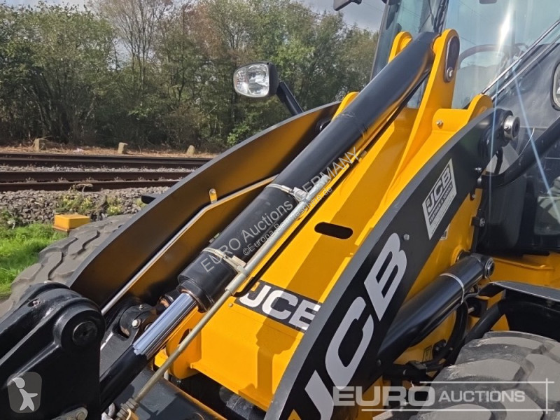 Lastare JCB 409