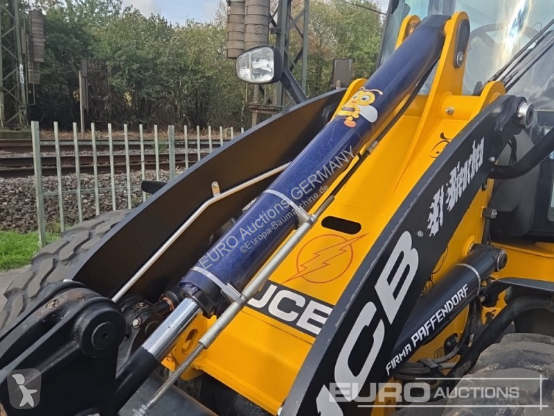 Lastare JCB 409