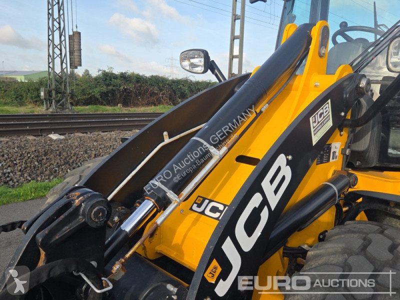 Lastare JCB 409