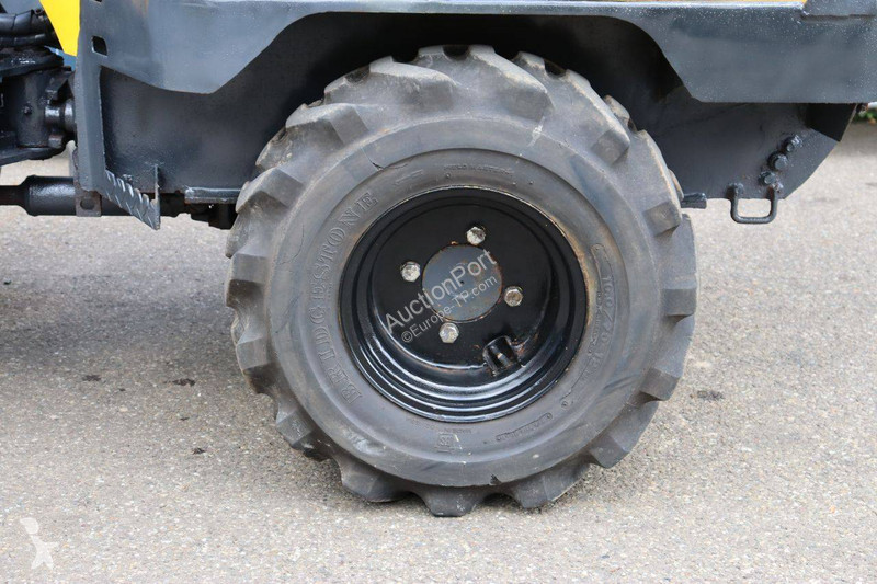 Lastare Komatsu W10-6