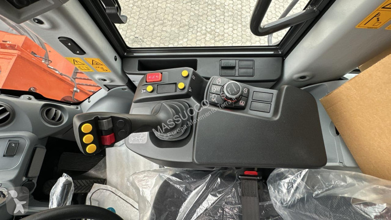 Chargeuse Hitachi 7
