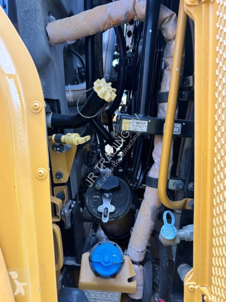 Товарач Caterpillar XE
