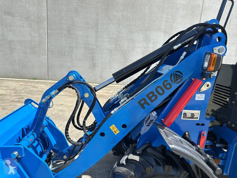 Pá carregadora Rippa RB06