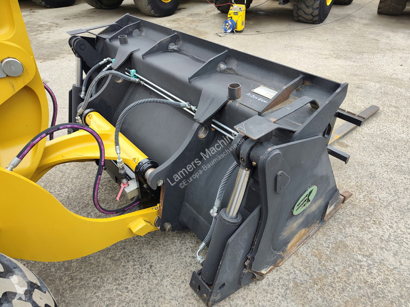 Shovel Caterpillar M .