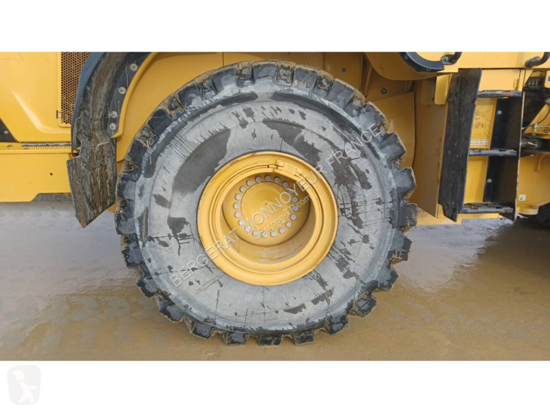 Nakladač Caterpillar 972M