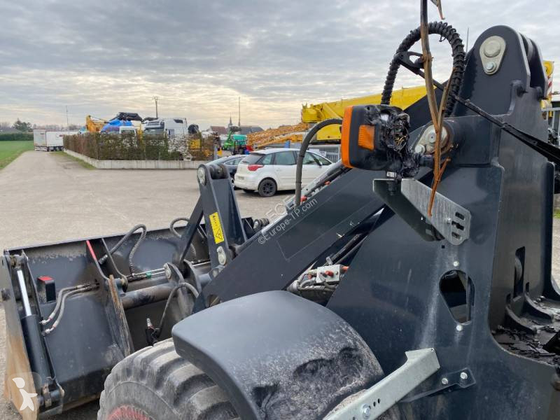 مُحمّلة Yanmar V 100 / Certificat CE endommagée