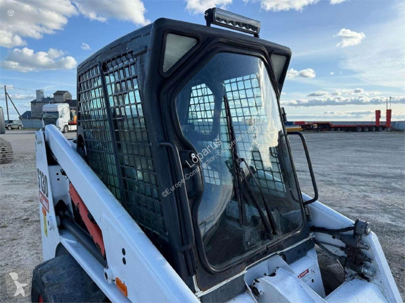 Shovel Bobcat