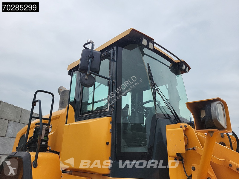 Shovel Hyundai HL955