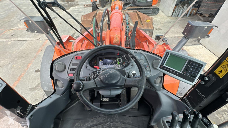 Nakladač Hitachi 6