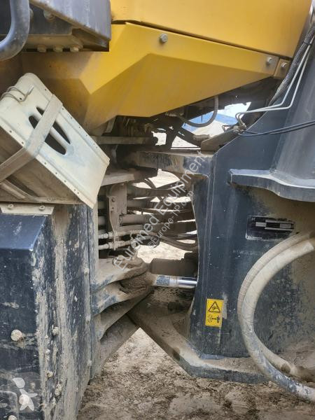 Nakladač Komatsu 7