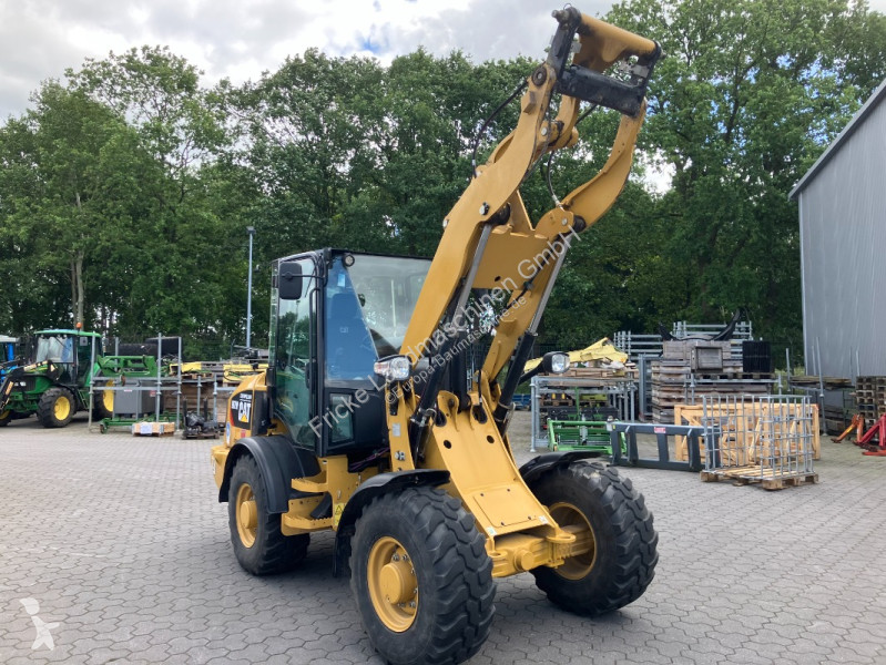 Nakladač Caterpillar  907