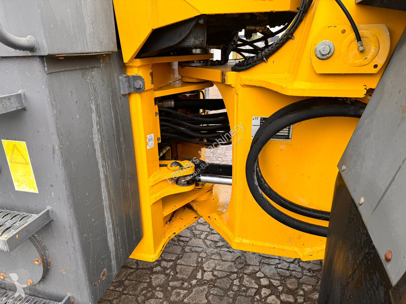 Nakladač Komatsu 3