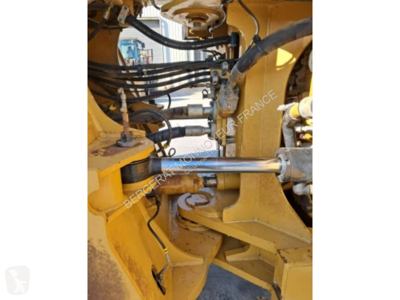Nakladač Caterpillar 982M