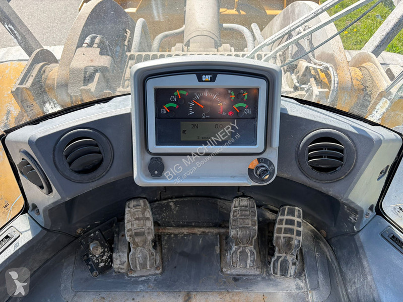 Chargeuse Caterpillar M