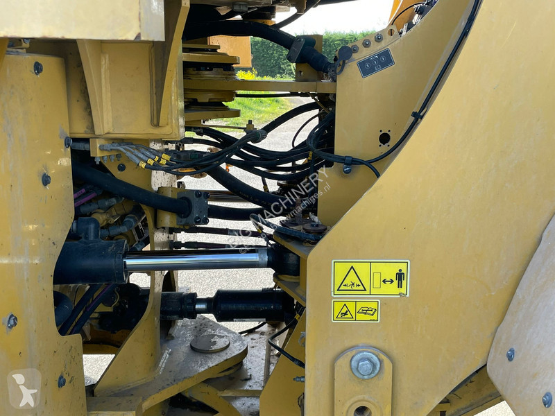 Nakladač Caterpillar 962M