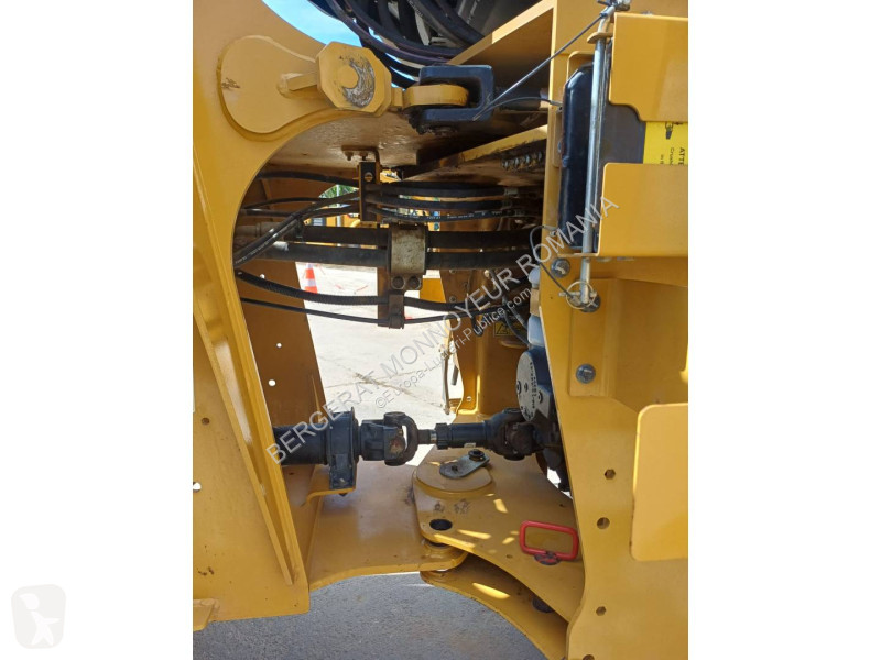 Nakladač Caterpillar 918M