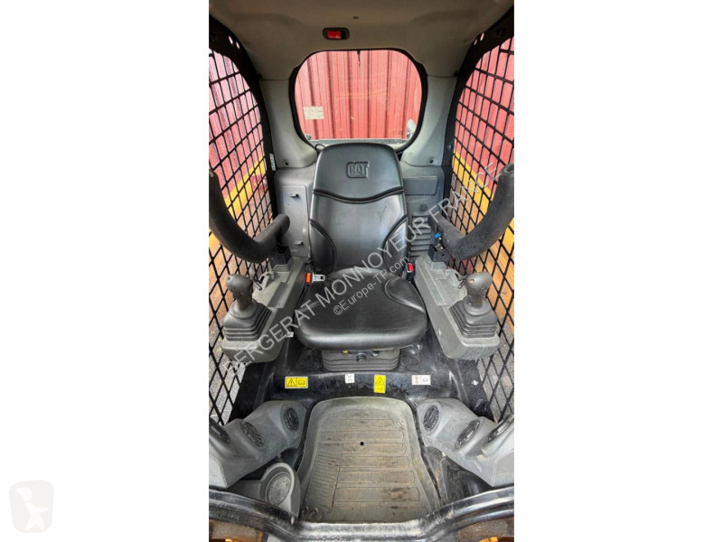 Chargeuse Caterpillar 236D3