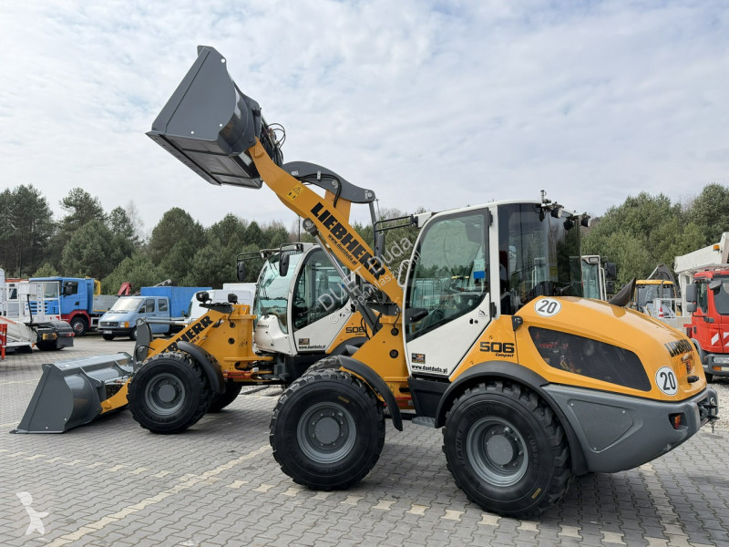 Nakladač Liebherr Compact Łyżka + Widły Super...