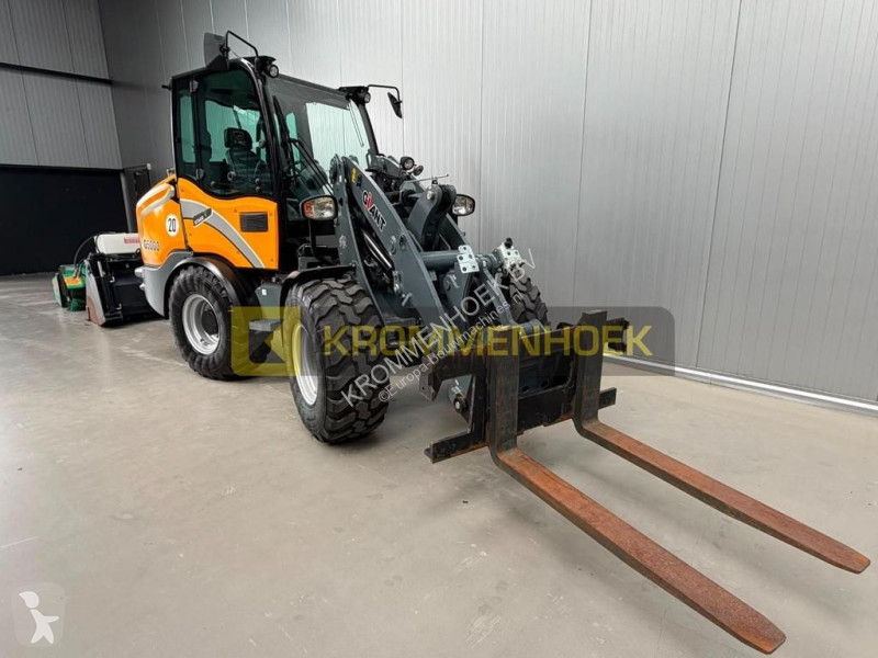 Nakladač Giant G 5000