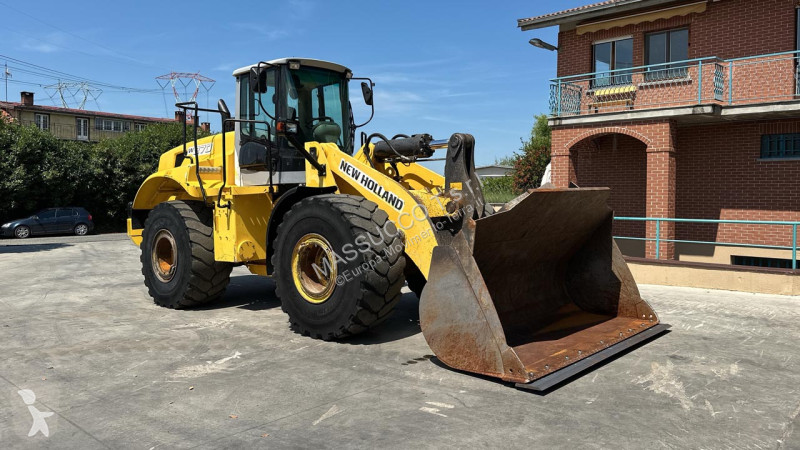 Фронтальный погрузчик New Holland