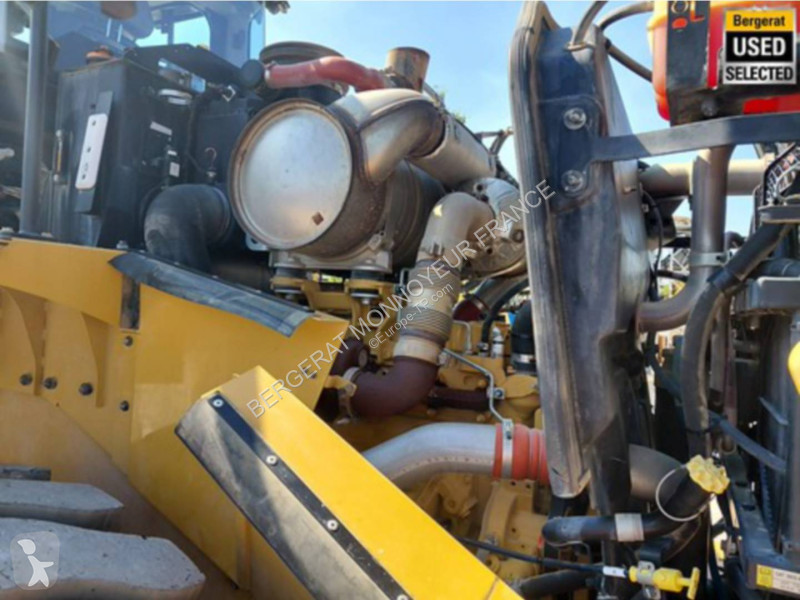 Nakladač Caterpillar 966